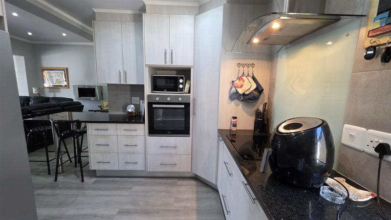 3 Bedroom Property for Sale in Reebok Western Cape